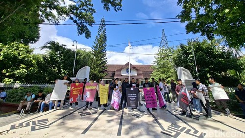 Wartawan di Mataram aksi damai peringatan World Press Freedom Day, Selasa (5/5/2026).