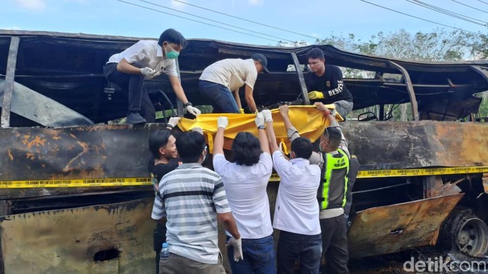 Sebanyak 16 korban tewas dalam kecelakaan bus ALS dan mobil tangki BBM di Musi Rawas Utara (Muratara), Sumatera Selatan, telah dievakuasi. Seluruh jenazah kini berada di RS Siti Aisyah Lubuklinggau.