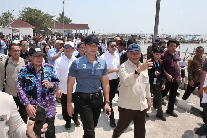 AHY Tinjau Kampung Nelayan Tanjung Kait, Tekankan Infrastruktur Pesisir