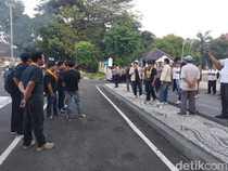 Aksi Mahasiswa di Cirebon Tuntut Prioritas Tenaga Kerja Lokal