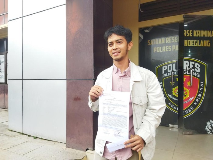 Anggota DPRD Pandeglang, Miftahul Farid Sukur, melaporkan seorang pengusaha ke kepolisian atas dugaan penipuan. Farid mengaku telah ditipu Rp 400 juta oleh terlapor. (Aris/detikcom)