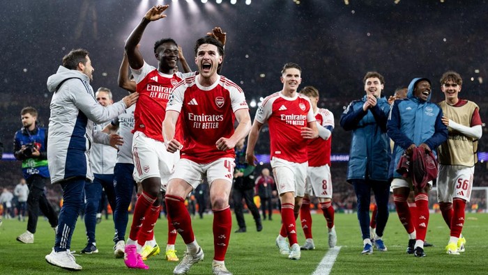 Skuad Arsenal merayakan kemenangan di semifinal Liga Champions usai tekuk Atletico Madrid (Foto: Getty Images/Gaspafotos/MB Media)