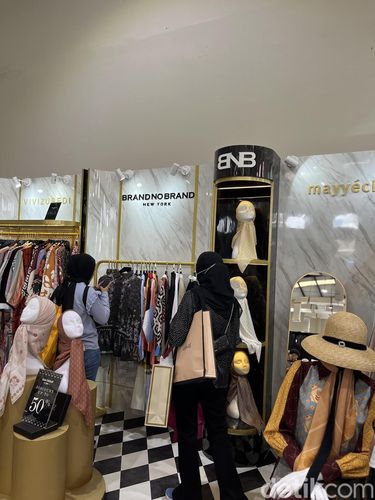 Bazar Scarf Media Bazar hijab dan busana muslim yang digelar oleh Scarf Media bertajuk Last Stock Sale yang berlangsung pada 6-9 Mei 2026 di Chillax Sudirman, dibuka mulai pukul 10.00-21.00 WIB.