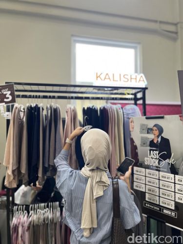 Bazar Scarf Media Bazar hijab dan busana muslim yang digelar oleh Scarf Media bertajuk Last Stock Sale yang berlangsung pada 6-9 Mei 2026 di Chillax Sudirman, dibuka mulai pukul 10.00-21.00 WIB.