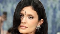 Kylie Jenner Takut Kena 'Kutukan' MET Gala, Datang Tanpa Timothee Chalamet