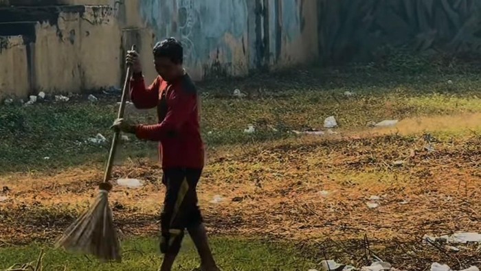ScreenshotBersih-bersih kawasan Benteng Kedung Cowek Surabaya