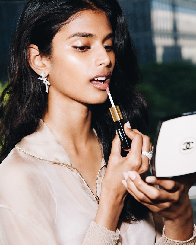Bhavitha sendiri jadi model setelah ditemukan seorang agen di subway sebelum debut di Bottega Veneta Spring/Summer 2025.Foto: Instagram @bhavithamandava
