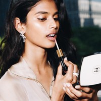 Bhavitha sendiri jadi model setelah ditemukan seorang agen di subway sebelum debut di Bottega Veneta Spring/Summer 2025.Foto: Instagram @bhavithamandava