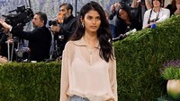 Most Pop: Model Datang ke MET Gala 2026 Cuma Pakai Jeans, Viral Bikin Heboh
