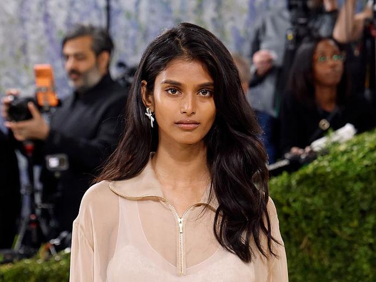 Potret Model yang Datang ke Met Gala 2026 Cuma Pakai Jeans, Viral Bikin Heboh