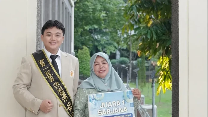 Deni Maulana dan Ibunda