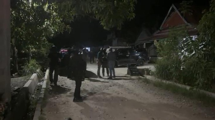 Densus 88 Antiteror Polri dilaporkan menangkap terduga teroris di Parimo.