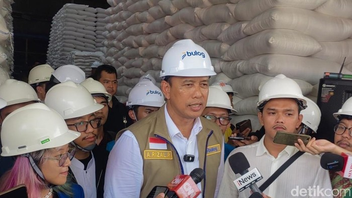 Direktur Utama Perum Bulog Ahmad Rizal Ramdhani