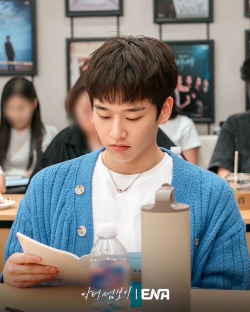 Cast drama Korea Doctor on the Edge di proses reading naskah perdana.
