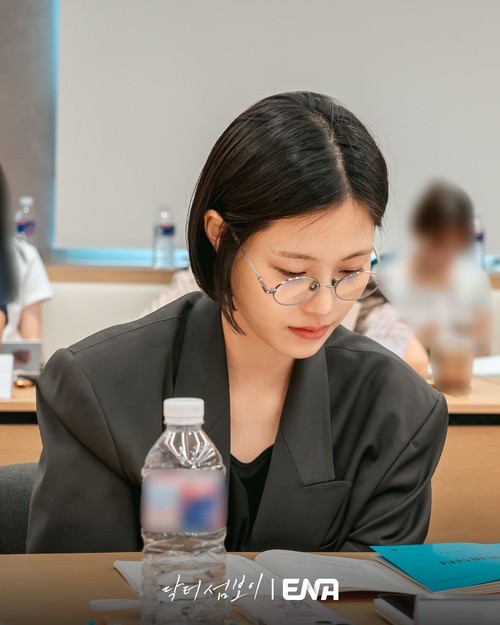 Cast drama Korea Doctor on the Edge di proses reading naskah perdana.