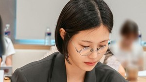 Lee Soo Kyung akan memainkan karakter bernama Uhm Jung Sun, perawat penduduk asli pulau Pyeondong. (Foto: dok. ENA)