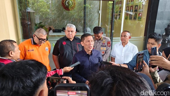 Direktur Utama I.League Ferry Paulus: Laga Persija Jakarta Vs Persib Bandung tidak mendapat izin penyelenggaraan di Jakarta. Duel bertajuk El Clasico ini akhirnya dipindahkan ke Samarinda.