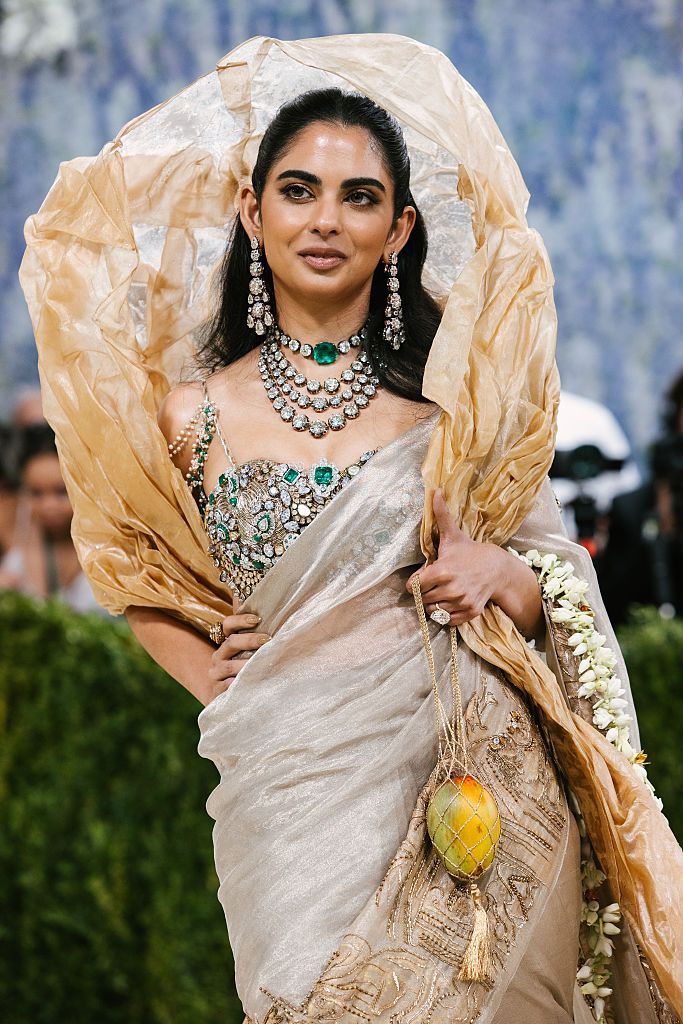 Gaya Isha Ambani di MET Gala 2026 Isha M. Ambani at The 2026 Met Gala Celebrating