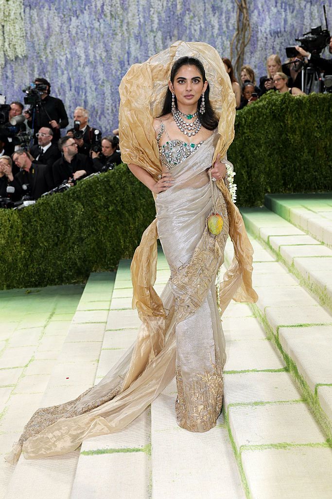 Gaya Isha Ambani di MET Gala 2026 NEW YORK, NEW YORK - MAY 04: Isha M. Ambani attends the 2026 Met Gala Celebrating