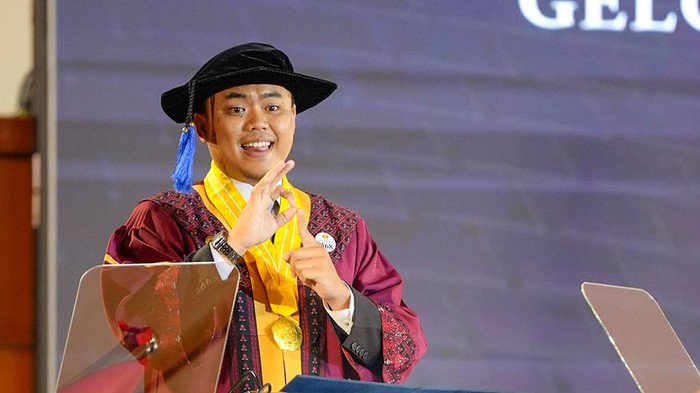 Hasbi Ridla Ilahi Wisudawan tuli Unpad