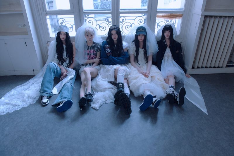 ILLIT Foto ILLIT untuk comeback MAMIHLAPINATAPAI.