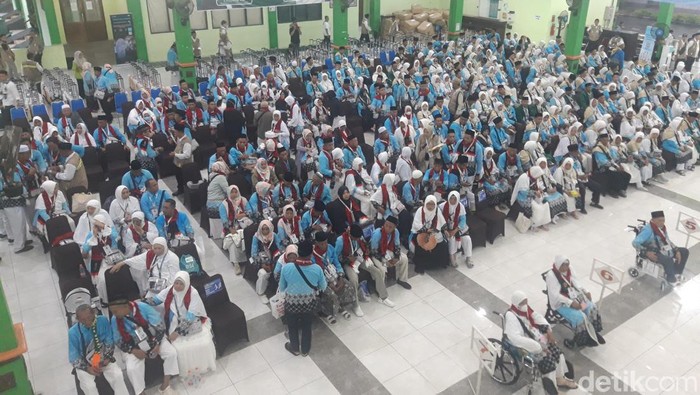 Jemaah calon haji Embarkasi Solo, saat tiba di Asrama Haji Donohudan, Ngemplak, Boyolali.