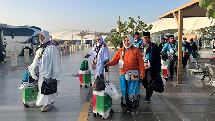 Jemaah haji asal Aceh mendarat di Bandara Prince Mohammed bin Abdulaziz, Madinah, pada Rabu (6/56) pagi pukul 05.30 waktu Arab Saudi (WAS).