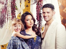 Dari Jennifer Coppen hingga Nathalie Holscher, 7 Prewedding Artis Bareng Anak