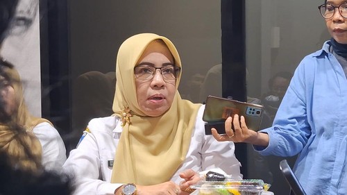 Kepala Bidang Bapokting Disdag Mataram, Sri Wahyunida, saat diwawancarai usai rapat TPID, Rabu (6/5/2026). (Nathea Citra/detikBali)