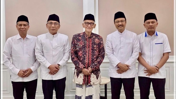 Ketum PBNU Gus Yahya usai bertemu Rais Aam PBNU KH Miftahul Achyar di Kantor PBNU Jakarta, Rabu (6/5/2026).