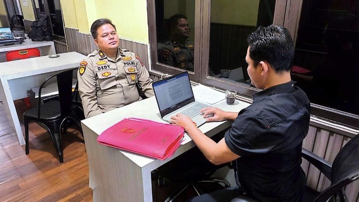 Kompol Dedi Kurniawan saat menjalani pemeriksaan (Foto: dok. Polda Sumut)