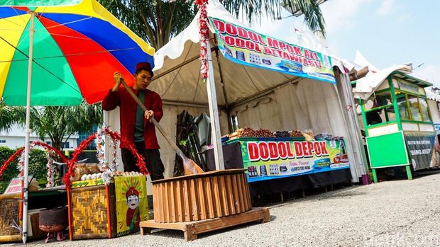 Sejumlah warga antusias menghadiri perhelatan Lebaran Depok 2026 di kawasan Alun-alun Kota Depok, Rabu (6/5/2026). Kegiatan tahunan ini tampak ramai dipadati masyarakat dari berbagai kalangan.