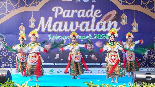 Sejumlah warga antusias menghadiri perhelatan Lebaran Depok 2026 di kawasan Alun-alun Kota Depok, Rabu (6/5/2026). Kegiatan tahunan ini tampak ramai dipadati masyarakat dari berbagai kalangan.