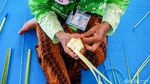 Lomba Anyam Ketupat Meriahkan Lebaran Depok