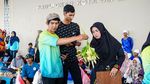 Lomba Anyam Ketupat Meriahkan Lebaran Depok