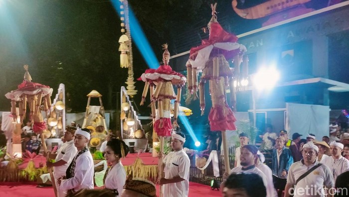 Ngarak Posong Cianjur di kirab budaya Milangkala Tatar Sunda.