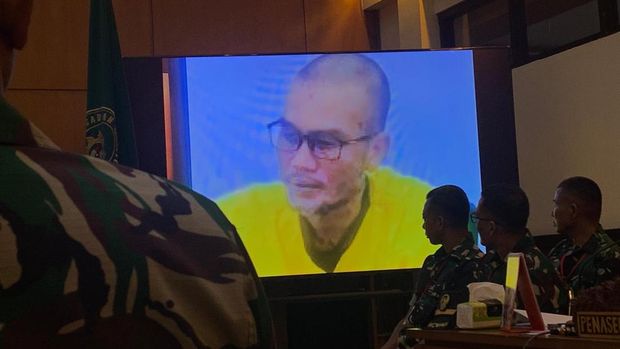 Oditur tampilkan barang bukti kasus penyiraman air keras terhadap Andrie Yunus (detikcom)