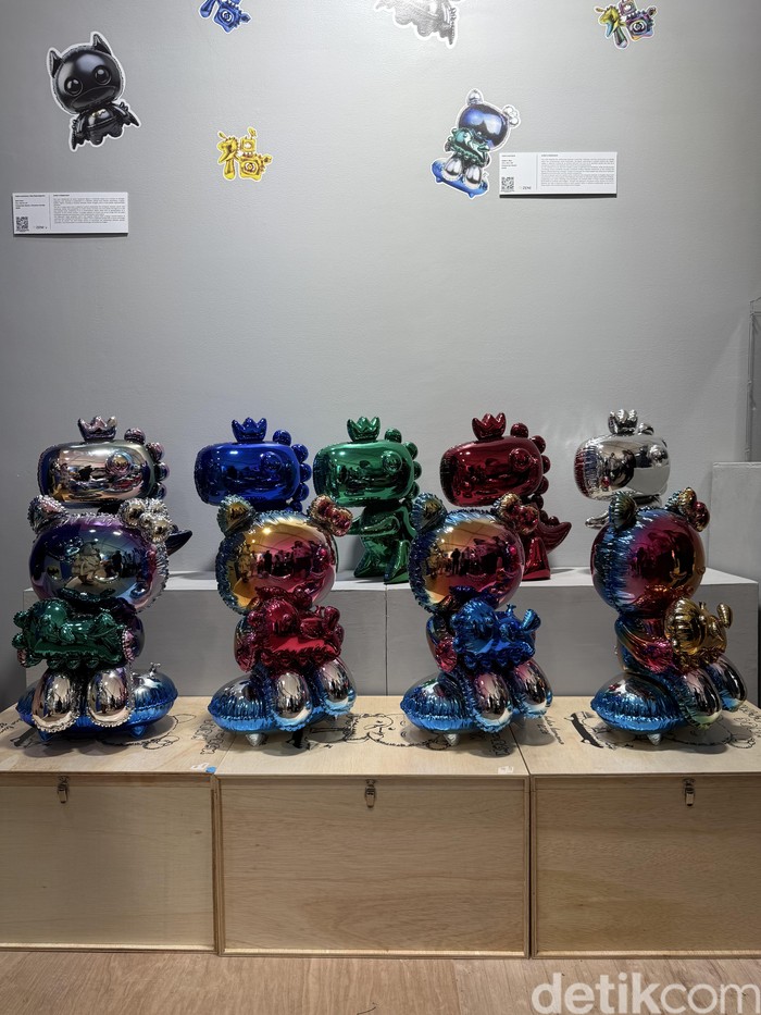 Patung Balon T-Rex di Art Jakarta Gardens