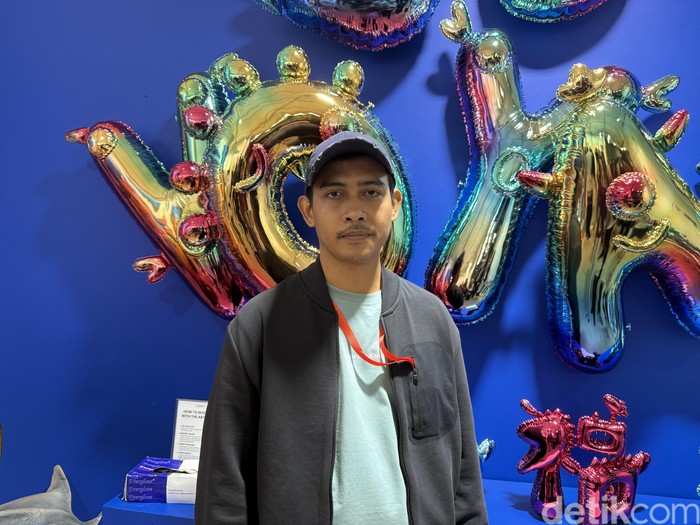 Patung Balon T-Rex di Art Jakarta Gardens