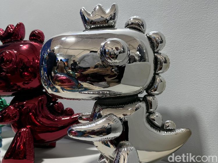 Dikira Balon, Eh Ternyata Patung!