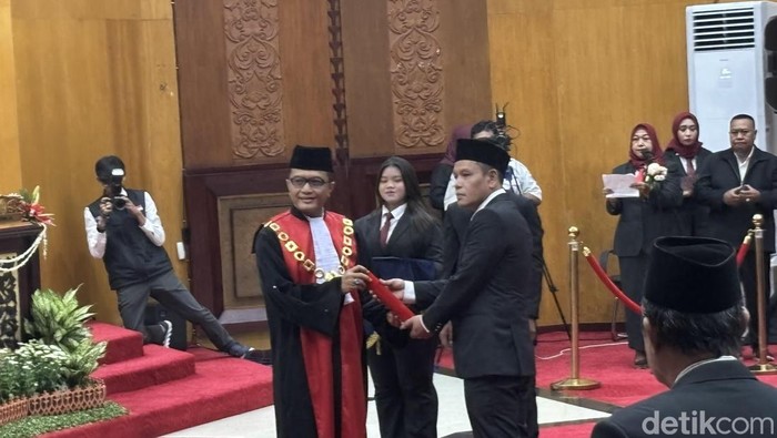 Pelantikan Ketua DPRD Surabaya