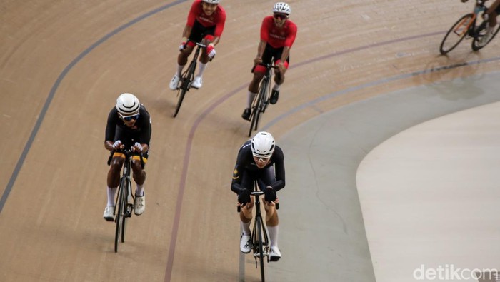 Persaingan sengit tersaji dalam ajang Indonesia Track Cup II 2026 yang digelar di Jakarta International Velodrome, Jakarta. Para pembalap sepeda lintasan dari enam negara Asia saling unjuk kemampuan dalam adu kecepatan yang menegangkan di lintasan.