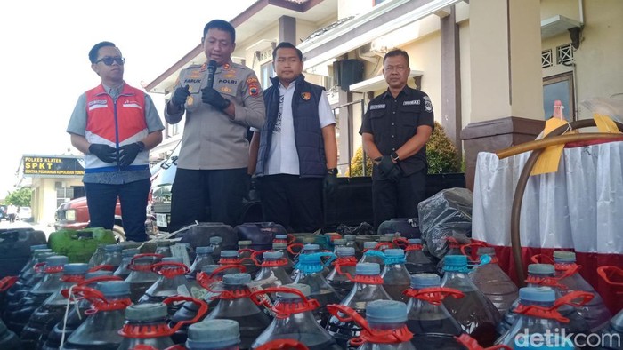 Barang bukti solar subsidi diamankan di Mapolres Klaten.