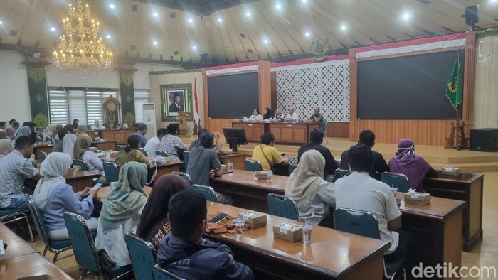 Pemkot Jogja bertemu dengan para orang tua korban kekerasan dan penelantaran Daycare Little Aresha untuk membahas penanganan hukum kasus ini.


