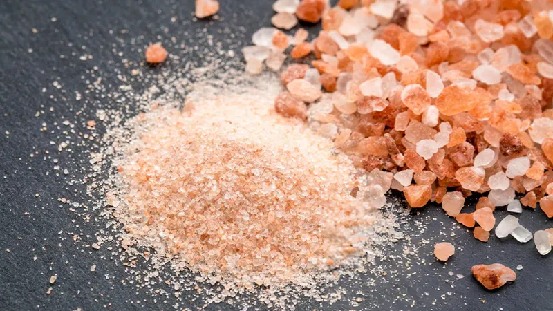 Pink Salt Lagi Tren, Benarkah Lebih Sehat dari Garam Putih? Ini Faktanya!