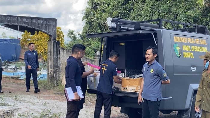 Polisi melakukan ekshumasi makam remaja putri di Pangkalpinang