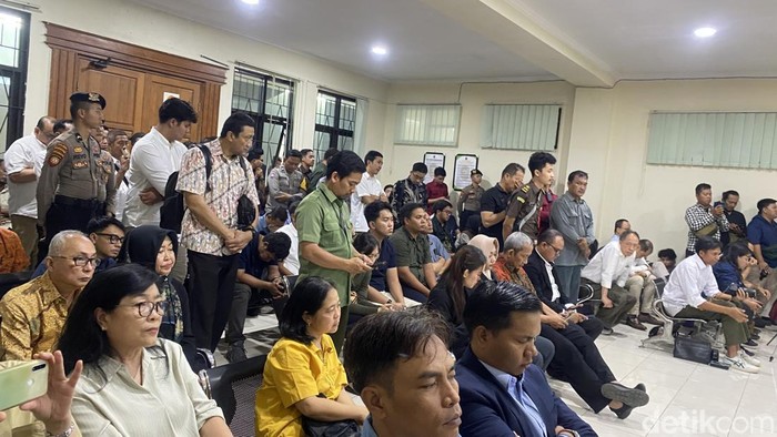 Para eks karyawan PT Sritex di sidang putusan duo bos PT Sritex, di Pengadilan Tindak Pidana Korupsi Kota Semarang, Kecamatan Semarang Barat, Kota Semarang, Rabu (6/5/2026).