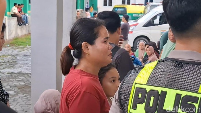 Puspa, istri dari sopir truk tangki BBM yang tewas akibat kecelakaan di Muratara