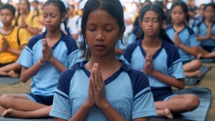 Ribuan Pelajar Bali Ikuti Gebyar Yoga Asana Pecahkan MURI