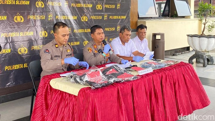 Polisi menangkap pelaku klitih atau kejahatan jalanan yang membacok seorang mahasiswa asal Jambi berinisial DHA (21) di daerah Godean. 